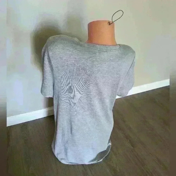 Zoe + Liv Womens Wrap Queen Present Graphics Gray Short Sleeve Tshirt Size XXL - Picture 4 of 8